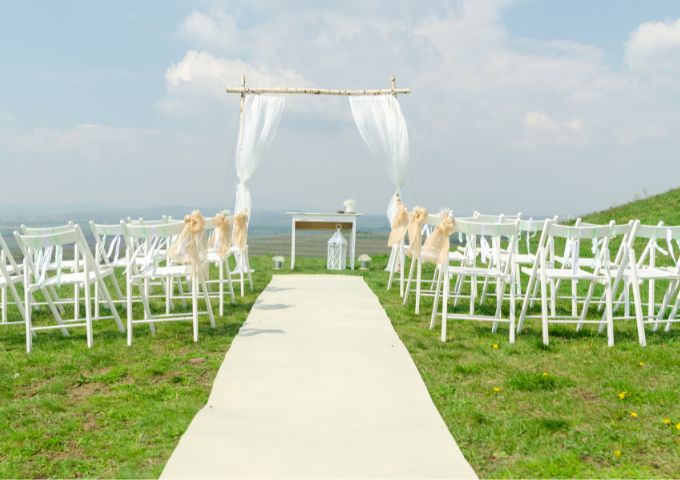 海の見える、野外の結婚式場